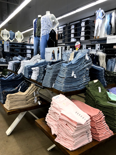 Clothing Store «Old Navy», reviews and photos, 2100 S University Dr, Davie, FL 33324, USA