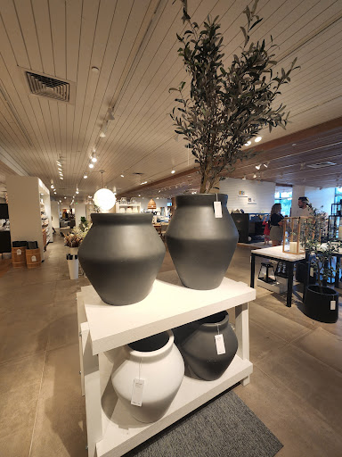 Furniture Store «Crate and Barrel», reviews and photos, 358 San Lorenzo Ave, Coral Gables, FL 33146, USA