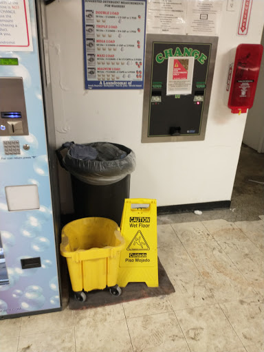 Laundromat «A Laundromat of Merritt Island ( 24 HR COIN LAUNDRY )», reviews and photos, 490 N Courtenay Pkwy, Merritt Island, FL 32953, USA