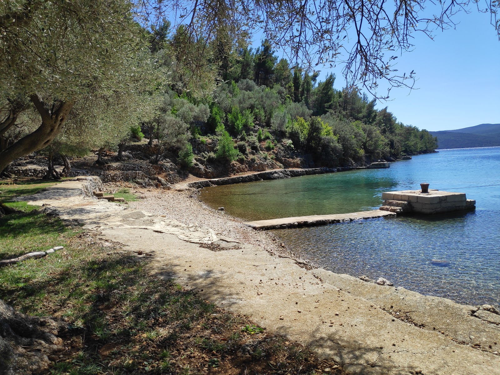 Foto von Nava beach mit beiger kiesel Oberfläche