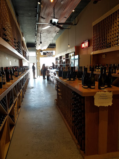 Wine Store «Ship To Shore Wine Shop», reviews and photos, 88-08 Rockaway Beach Blvd, Far Rockaway, NY 11693, USA