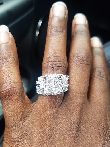 Jewelry Store «Zales –The Diamond Store», reviews and photos, 7700 E Kellogg Dr, Wichita, KS 67207, USA