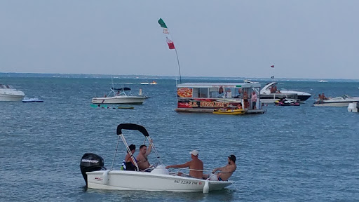 Marina «MacRay Harbor», reviews and photos, 30675 N River Rd, Harrison Charter Township, MI 48045, USA