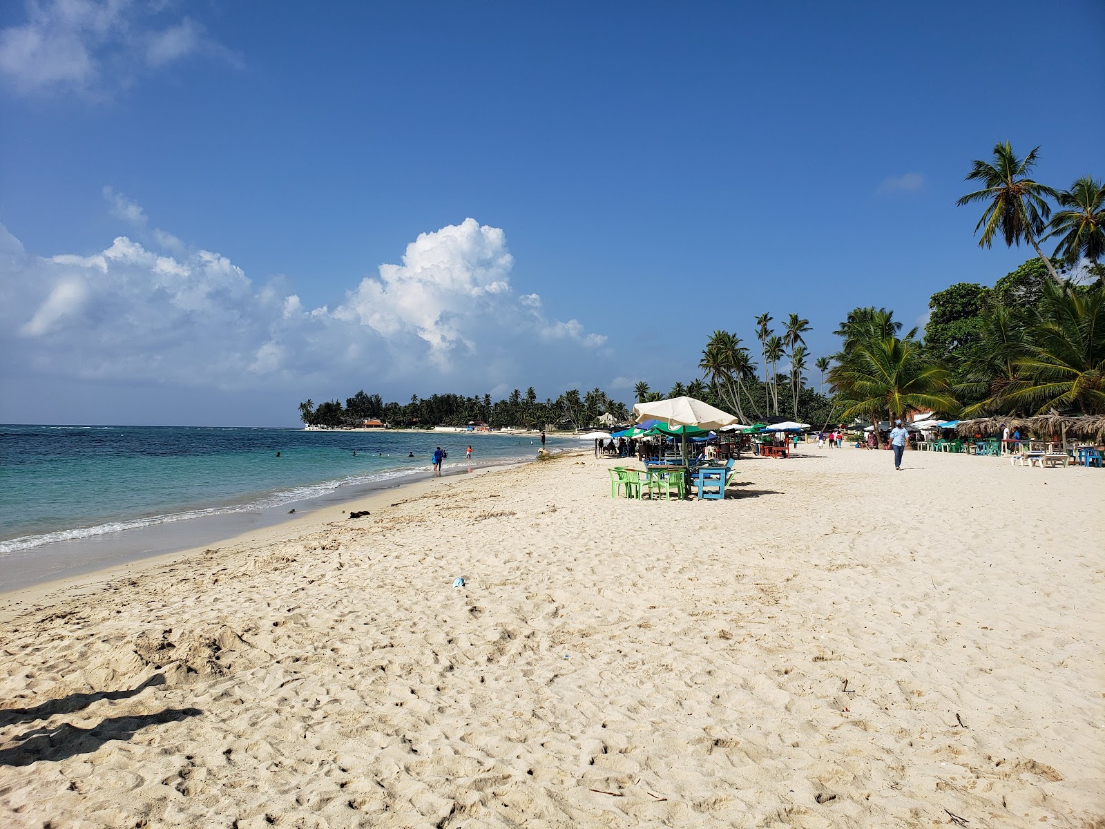 Guayacanes beach的照片 带有碧绿色纯水表面