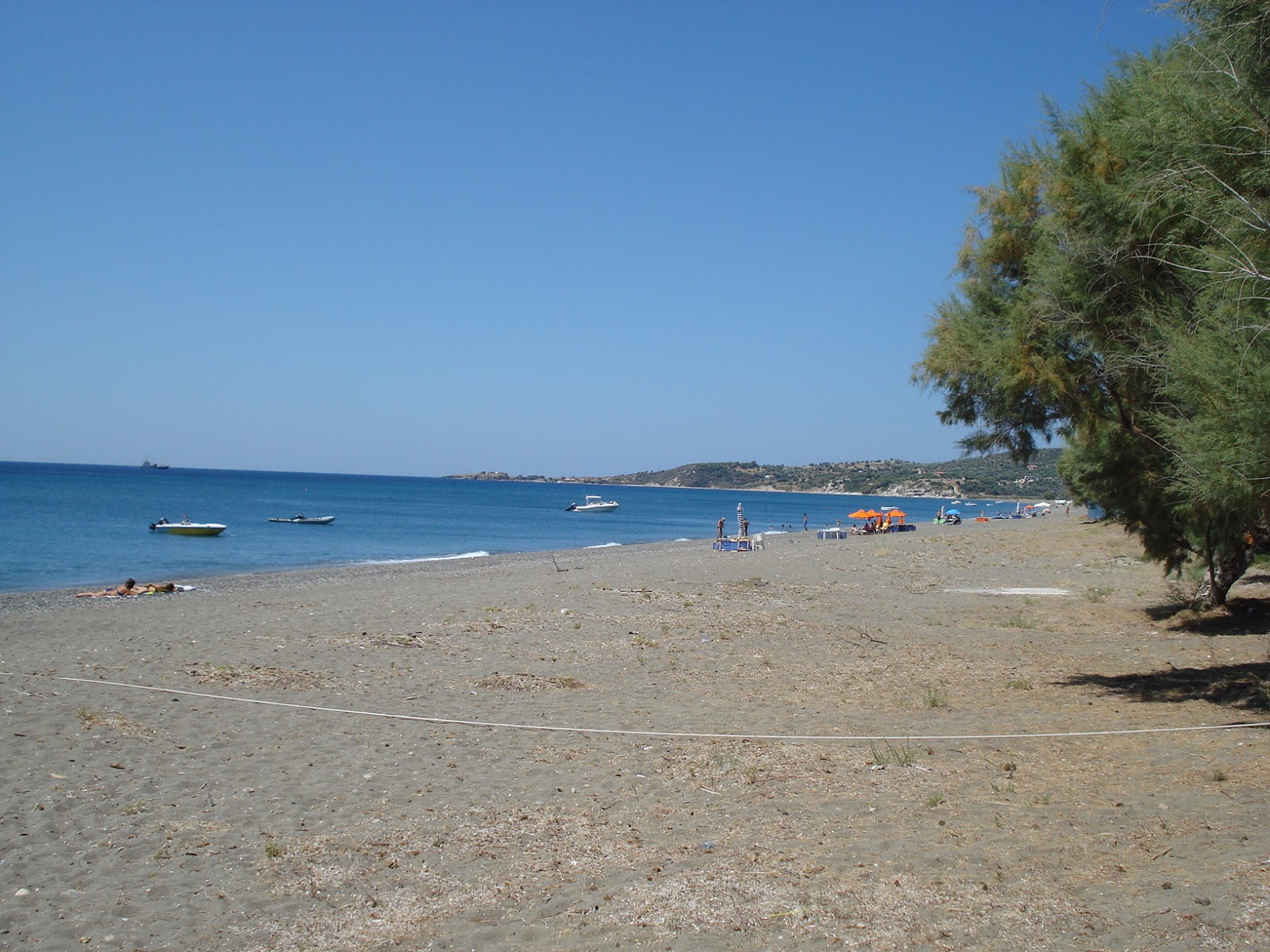 Zdjęcie Vatera beach II z powierzchnią piasek z kamykami