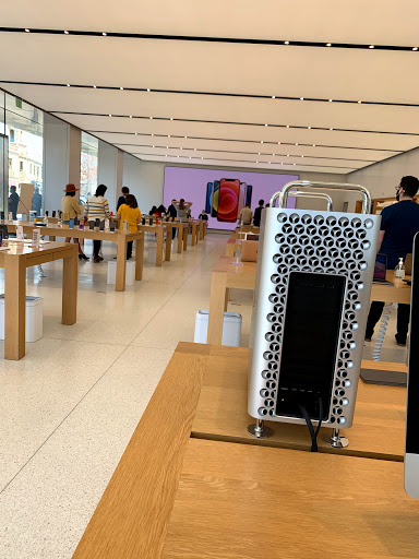 Computer Store «Apple Country Club Plaza», reviews and photos, 227 Nichols Rd, Kansas City, MO 64112, USA