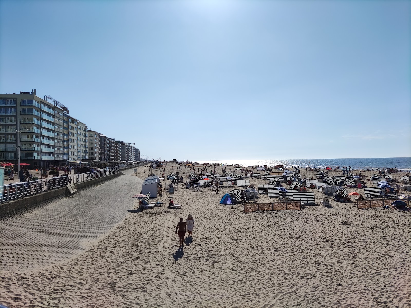 De Panne Strand的照片 带有明亮的沙子表面