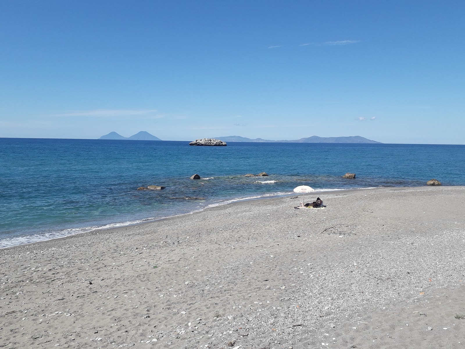 Photo de Spiaggia di Brolo et le règlement