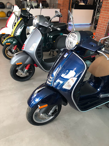 Motor Scooter Dealer «Vespa of Sherman Oaks», reviews and photos, 13629 Ventura Blvd, Sherman Oaks, CA 91423, USA