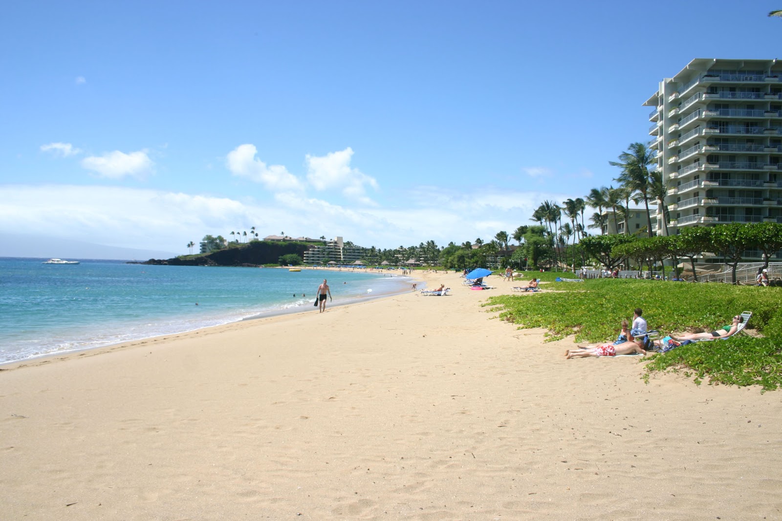 Fotografija Kaanapali Plaža z svetel fin pesek površino