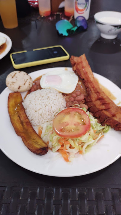 Restaurante  La Familiar  - Cl. 19a #17-4, Cisneros, Antioquia, Colombia