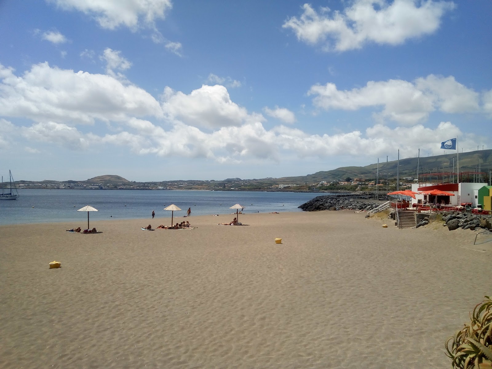 Praia da Vitoria'in fotoğrafı - rahatlamayı sevenler arasında popüler bir yer