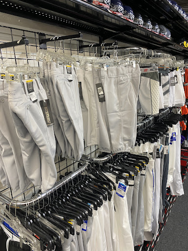 Sporting Goods Store «Play It Again Sports Los Alamitos», reviews and photos, 4141 Katella Ave, Los Alamitos, CA 90720, USA