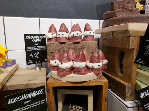 Cosmetics Store «LUSH», reviews and photos, 512 Orland Square Dr, Orland Park, IL 60462, USA