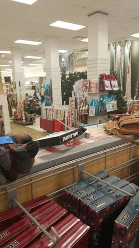 Department Store «Marshalls & HomeGoods», reviews and photos, 701 NJ-440, Jersey City, NJ 07304, USA