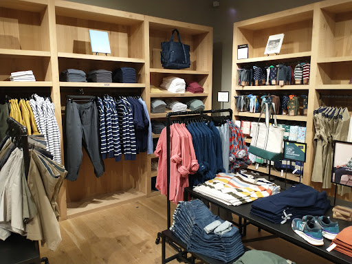 Clothing Store «J.Crew», reviews and photos, 3423 N Southport Ave, Chicago, IL 60657, USA