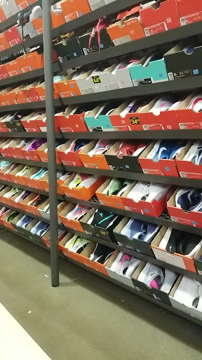Clothing Store «Nike Factory Store», reviews and photos, 243 Tanger Dr Suite 243, Williamsburg, IA 52361, USA