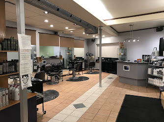 Weldon Hair Salon [華爾登 - 髮型屋]