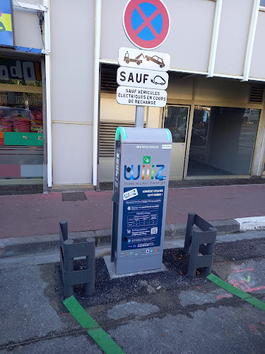 Borne de recharge de véhicules électriques Réseau Wiiiz Charging Station Cannes