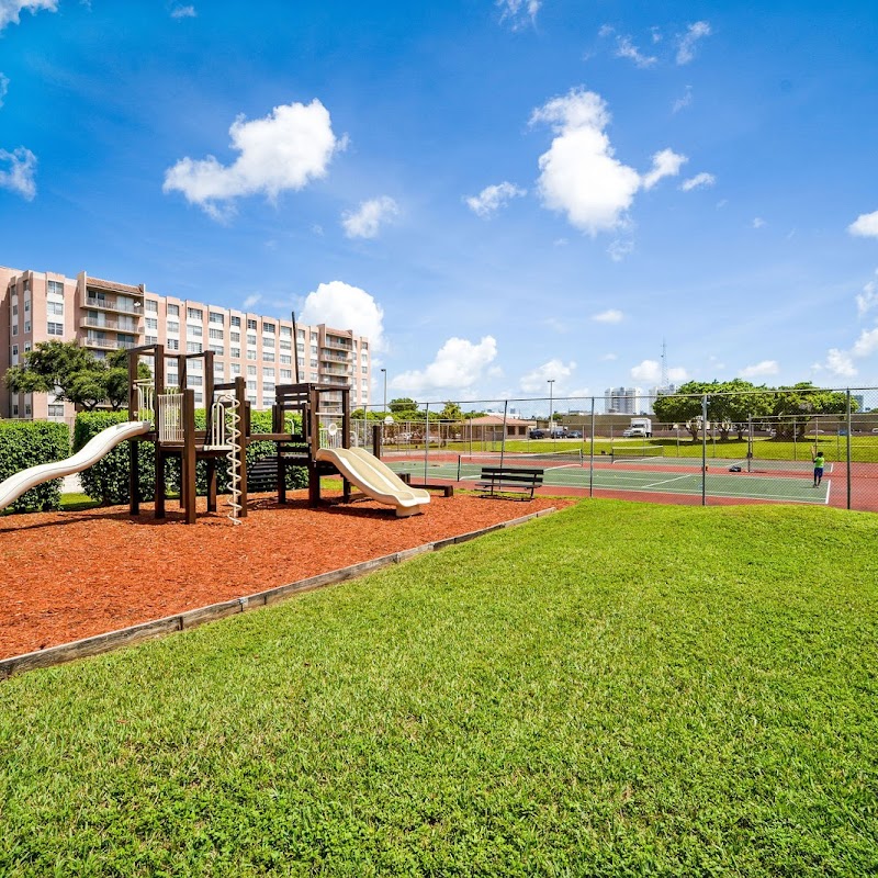 Center Court Apartments