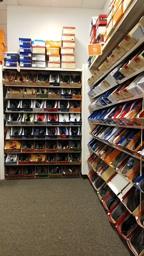 Shoe Store «Payless ShoeSource», reviews and photos, 3047 Nicollet Ave, Minneapolis, MN 55408, USA