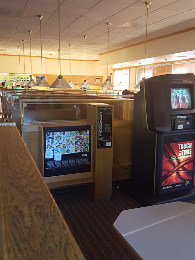 Pizza Restaurant «Round Table Pizza», reviews and photos, 8499 Old Redwood Hwy, Windsor, CA 95492, USA