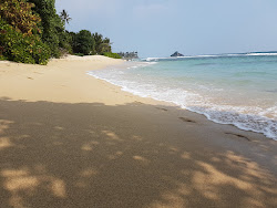 Ahangama Kanda Beach'in fotoğrafı düz bir kıyı şeridi ile birlikte