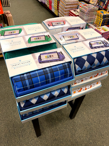 Book Store «Barnes & Noble», reviews and photos, 7 Holyoke St, Holyoke, MA 01040, USA