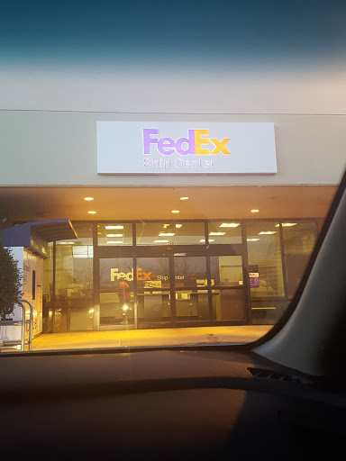 Shipping and Mailing Service «FedEx Ship Center», reviews and photos, 5601 Mark IV Pkwy, Fort Worth, TX 76131, USA