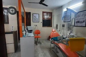 Smilzz 17 Dental Clinic image