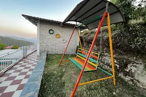 Pahadi Ghar (Himalayan HomeStay kanatal) image