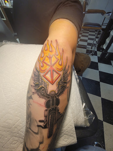 Tattoo Shop «Freehanman Tattoo», reviews and photos, 25 PA-611, Bartonsville, PA 18321, USA