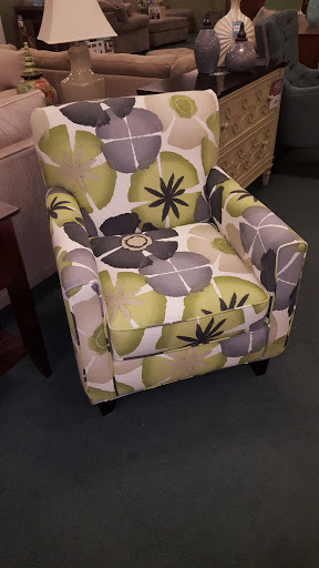 Furniture Store «Raymour & Flanigan Furniture and Mattress Store», reviews and photos, 1459 Niagara Falls Blvd, Amherst, NY 14228, USA