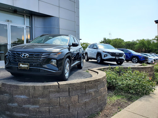 Nissan Dealer «John Amato Nissan», reviews and photos, 5200 N Port Washington Rd, Glendale, WI 53217, USA