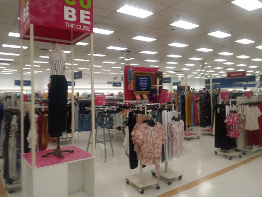 Marshalls, 315 W Main St, Avon, CT 06001, USA, 