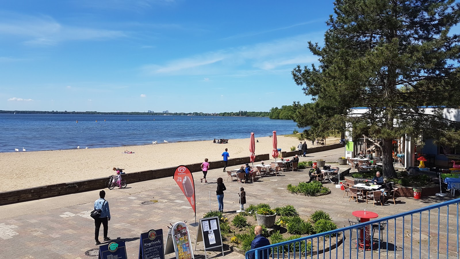 Φωτογραφία του Strandbad Muggelsee με καθαρό νερό επιφάνεια