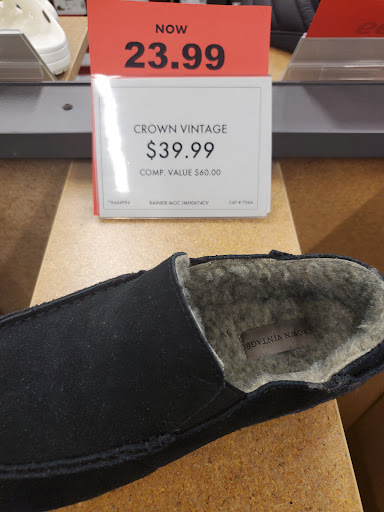 Shoe Store «DSW Designer Shoe Warehouse», reviews and photos, 6971 Grand Ave, Gurnee, IL 60031, USA