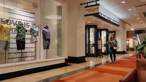 Clothing Store «AEO & Aerie Store», reviews and photos, 835 N Michigan Ave #7080, Chicago, IL 60611, USA