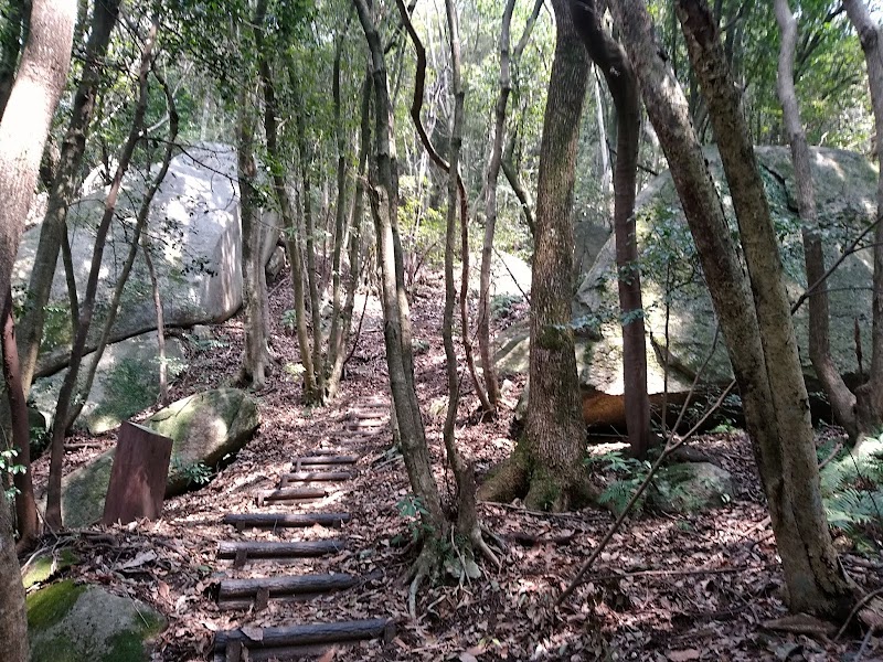 巨石パーク登山道入り口駐車場