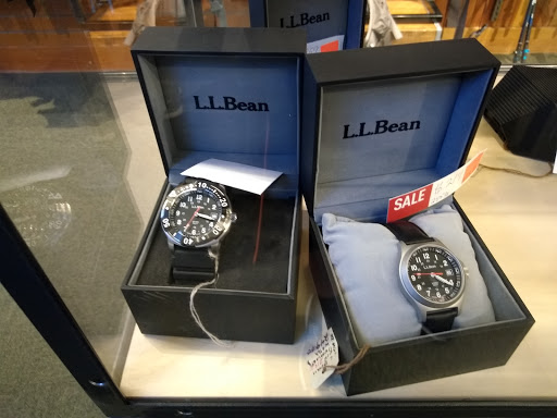 Clothing Store «L.L. Bean», reviews and photos, 6 Wayside Rd, Burlington, MA 01803, USA