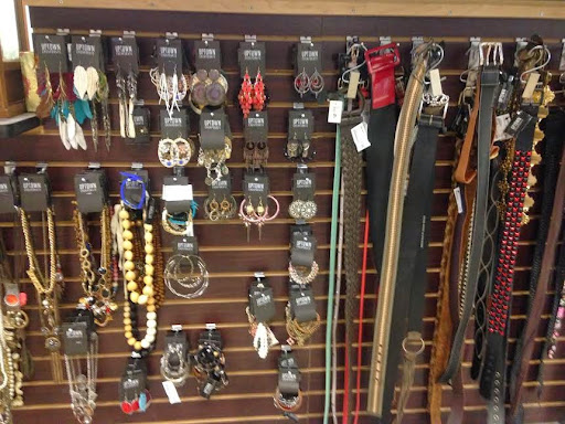 Clothing Store «Uptown Cheapskate», reviews and photos, 3454 W Chandler Blvd #18, Chandler, AZ 85226, USA