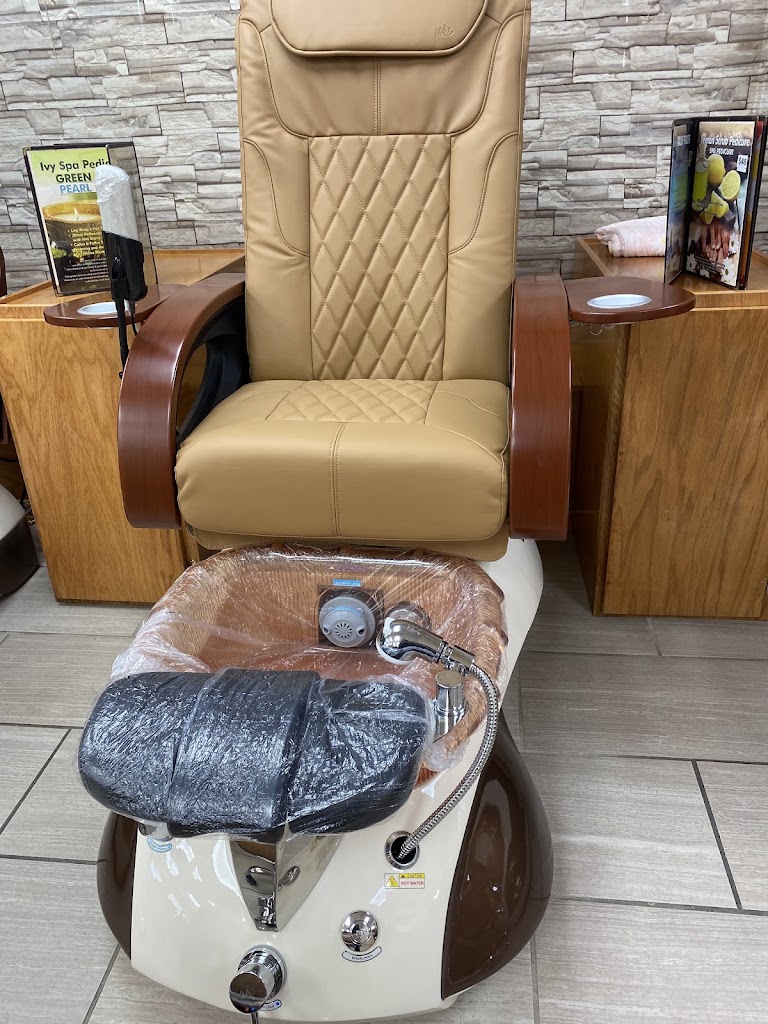 Ivy Nails & Spa 06035