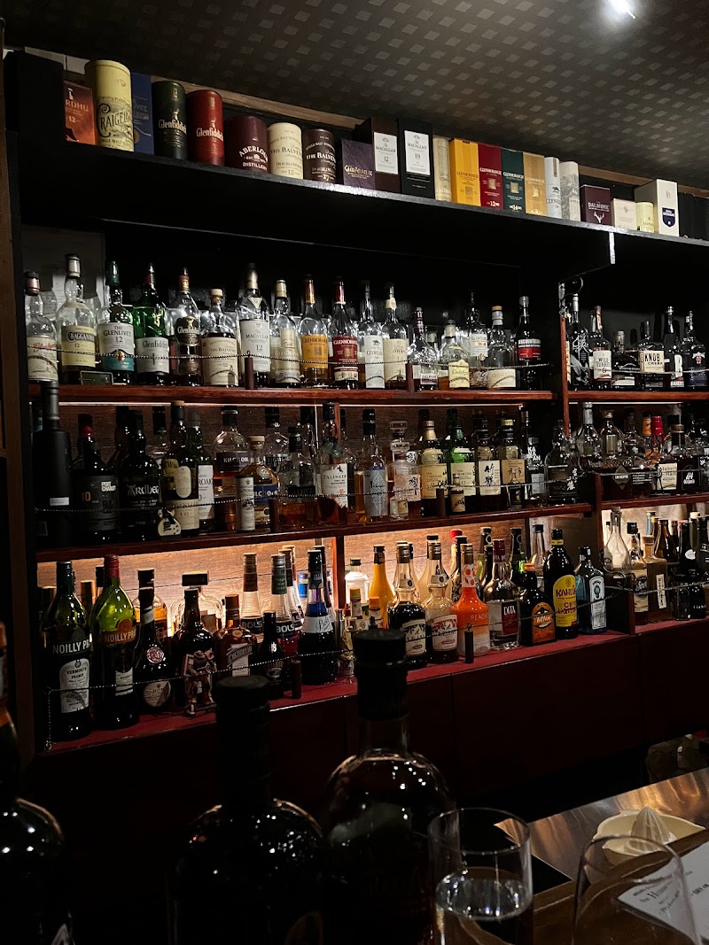 Whisky & Cocktail Bar House