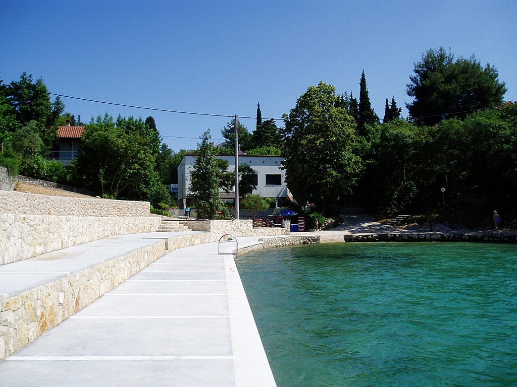 Zidarici beach'in fotoğrafı beton kapak yüzey ile