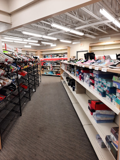 Shoe Store «Famous Footwear», reviews and photos, 1665 Olentangy River Rd, Columbus, OH 43212, USA