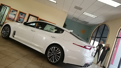 Kia Dealer «World Car Kia», reviews and photos, 4220 Fredericksburg Rd Building 1, San Antonio, TX 78201, USA