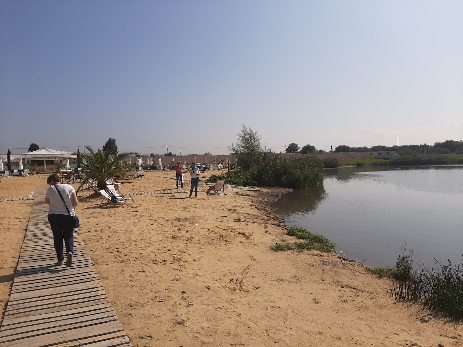 Fotografie cu Belvedere Blue Beach cu o suprafață de nisip fin strălucitor