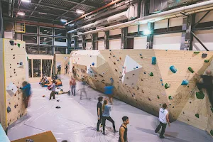 Quergang Boulderhalle Rapperswil-Jona image