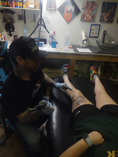 Tattoo Shop «Under the Gun Tattoo Studio», reviews and photos, 3998 Alum Creek Dr, Columbus, OH 43207, USA