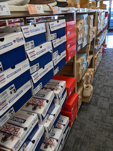 Shoe Store «Rack Room Shoes», reviews and photos, 2809 Battleground Ave, Greensboro, NC 27455, USA